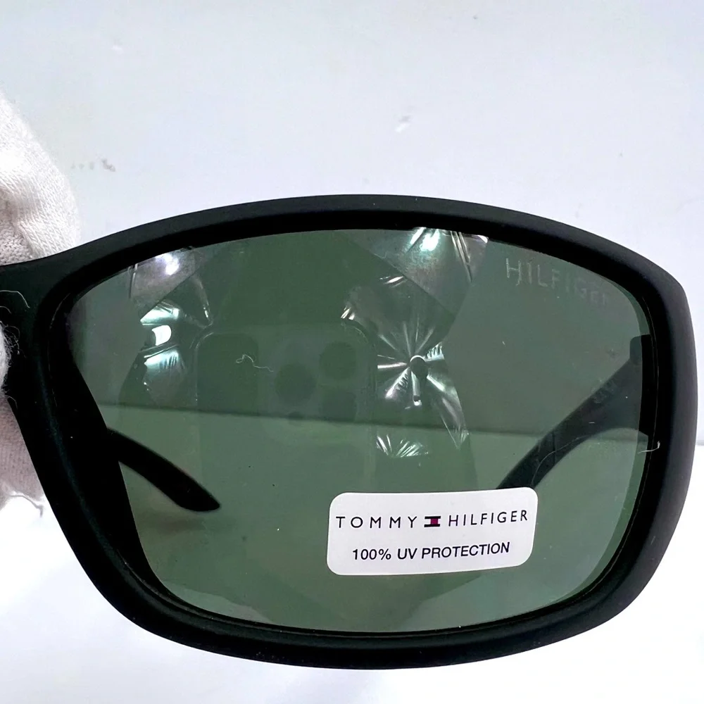 ⭐️TOMMY HILFIGER💯BLACK FRAME, SPORTS, OLIVE GREEN LENSES, SUNGLASSES **UNISEX**